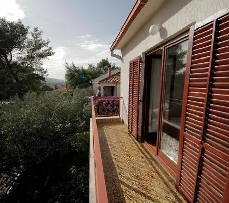 Vukovic * Vrboska